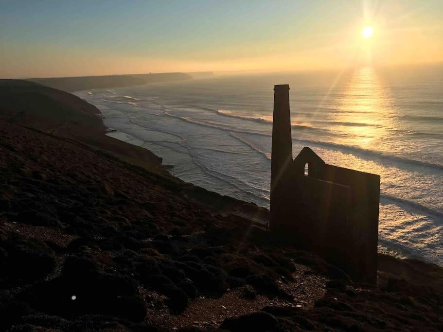 St Agnes Perfect Location, Hot Tub, Sea Views, Gym 아파트 외부 사진